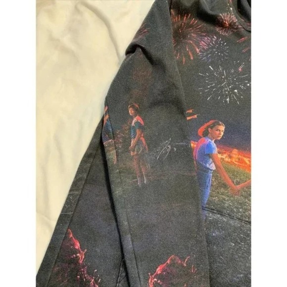 Stranger Things 3 Fireworks Graphic Print Pullover Hoodie Sweatshirt Unisex Sz M - Picture 5 of 11